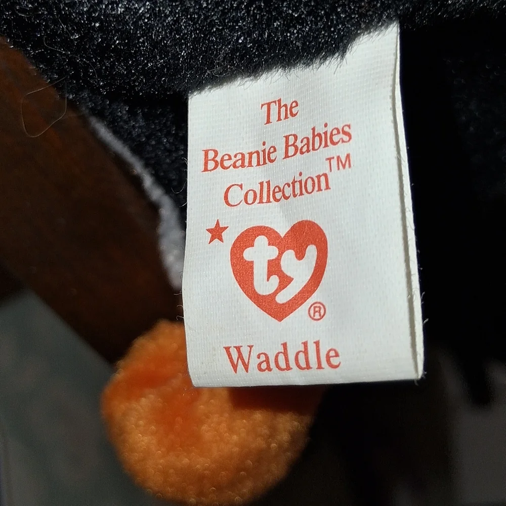 EXTREMELY RARE RETIRED 1995 TY BEANIE BABY WADDLE WITH PVC PELLETS/TAG ERRORS.